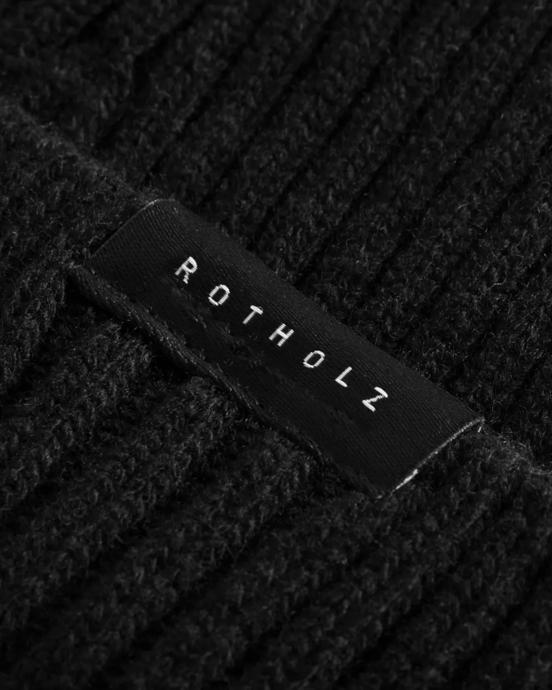 Knitwear | Beanies | Rotholz Kurze Mütze Wollmix Ripp - Schwarz